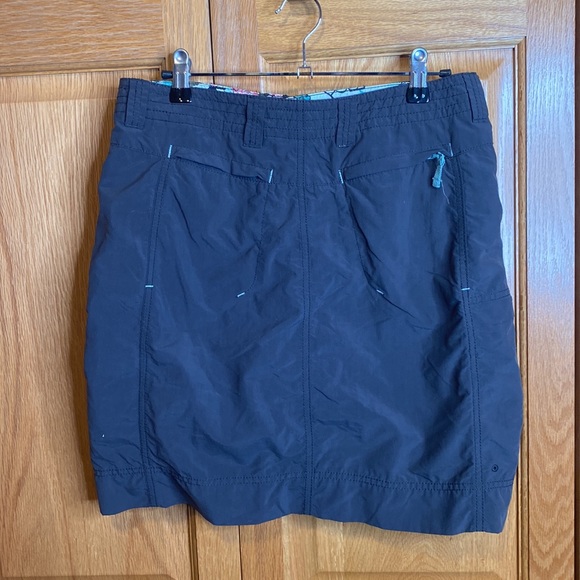 Eddie Bauer gray skirt with shorts size 2 - Picture 2 of 5
